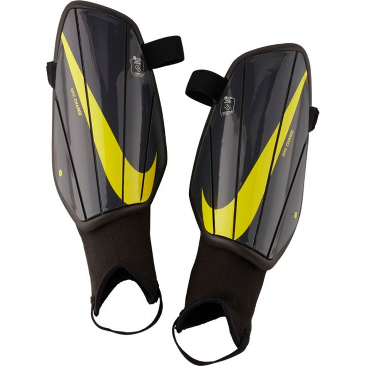 Nike jalgpallikaitsmed Charge
